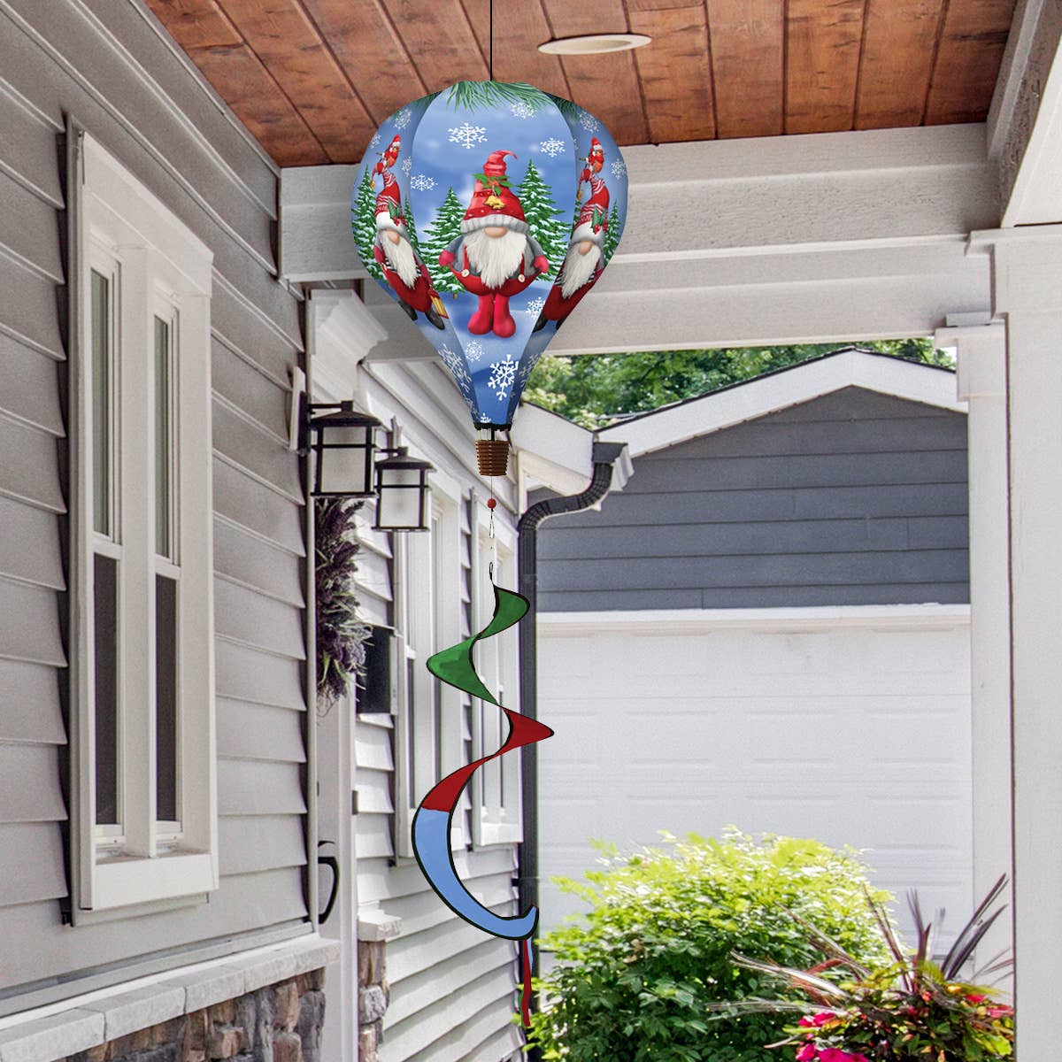 Briarwood Lane - Winter Gnomes Deluxe Hot Air Balloon Spinner