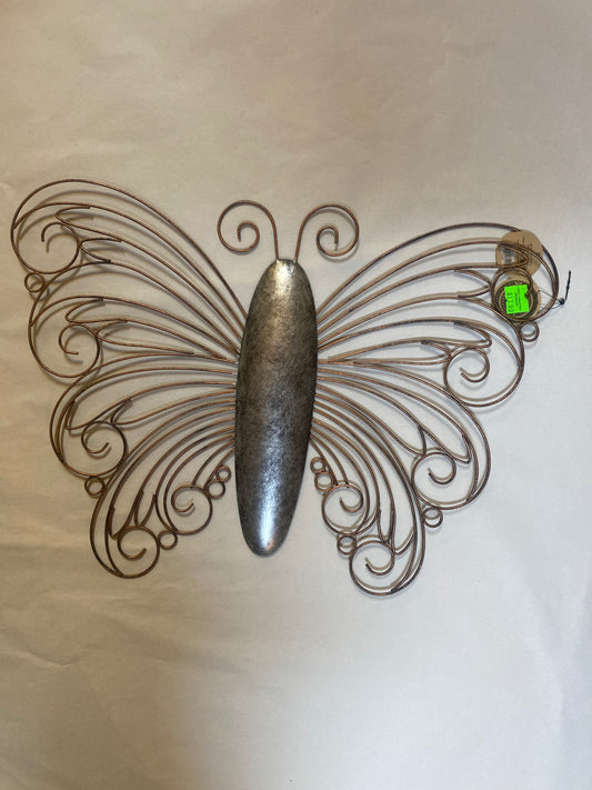 MEDIUM BUTTERFLY HANGING DECOR