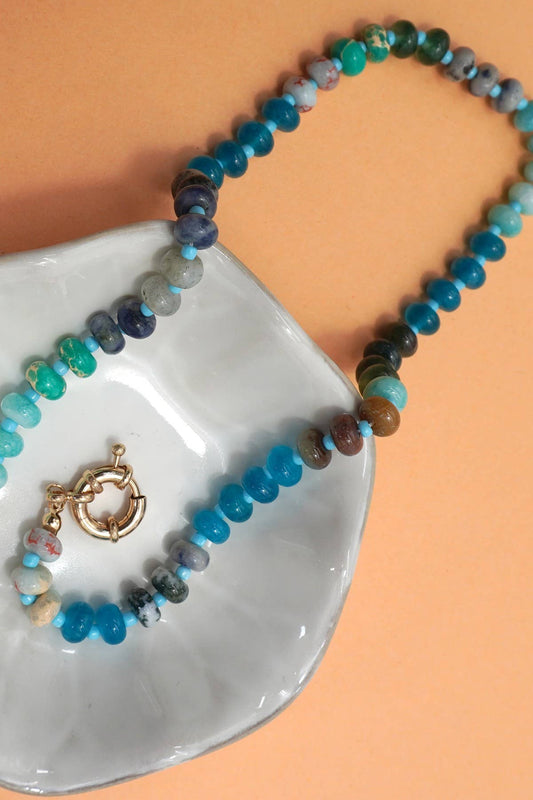 NATURAL STONE CHARM SPRING CLASP BEADED NECKLACE