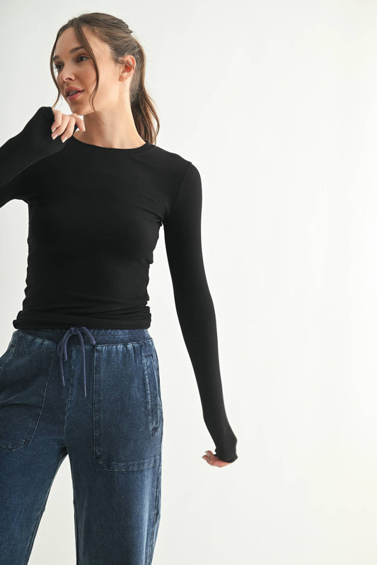 Essential Long-Sleeved Micro-Ribbed Athleisure Top Mono-B