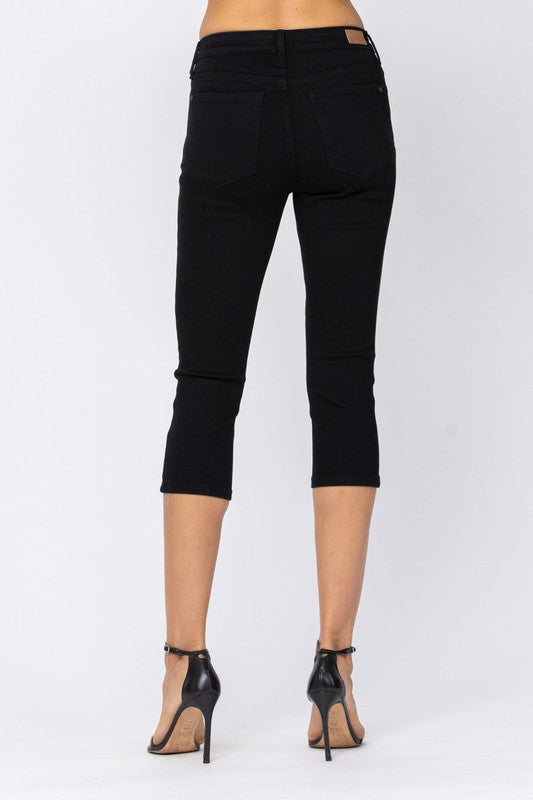Judy Blue Mid-Rise Black Skinny Capri