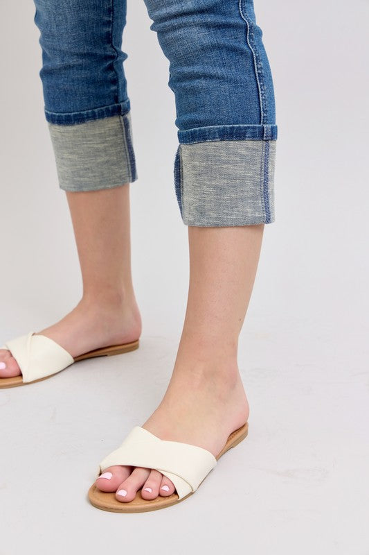 Judy Blue HW Tummy Control Back Shield Pkts & Cuff Capri