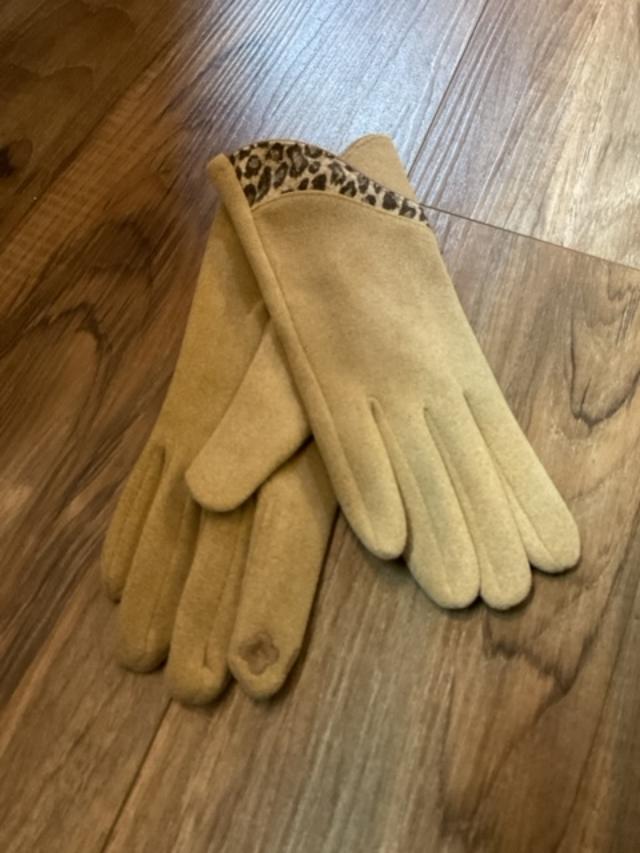 Leopard Trim Gloves