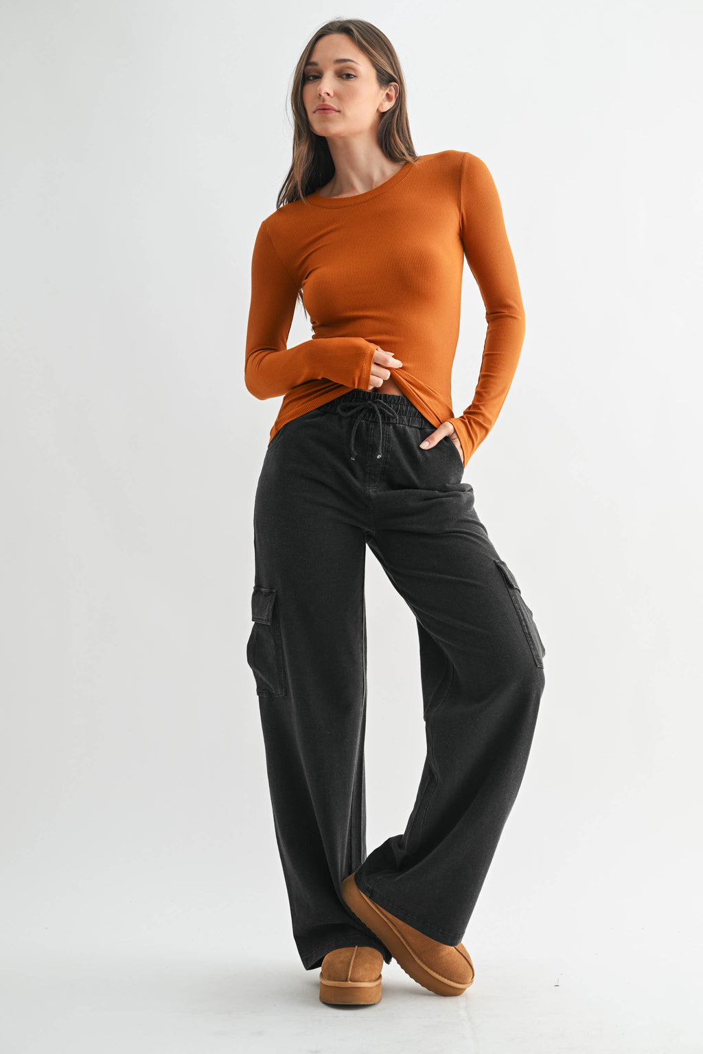 Essential Long-Sleeved Micro-Ribbed Athleisure Top Mono-B