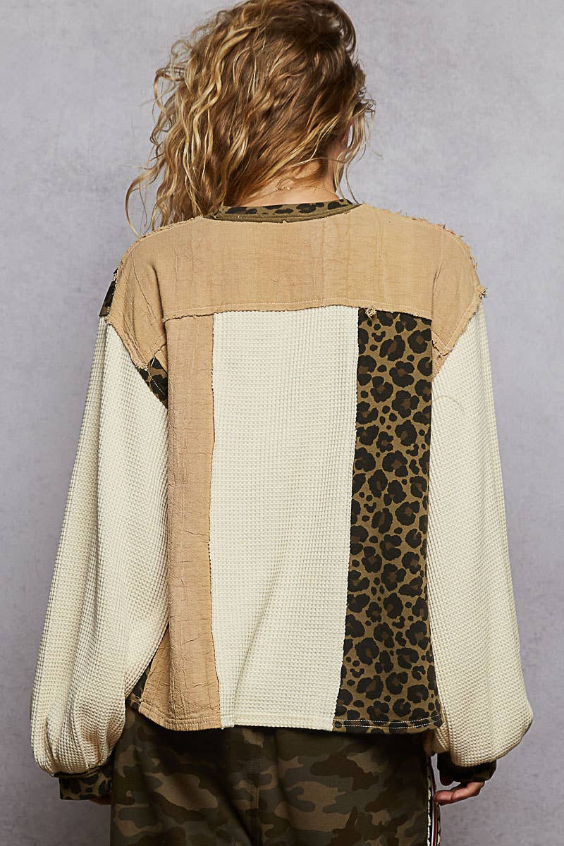 Pol Clothing - Round neck thermal printed contrast knit top