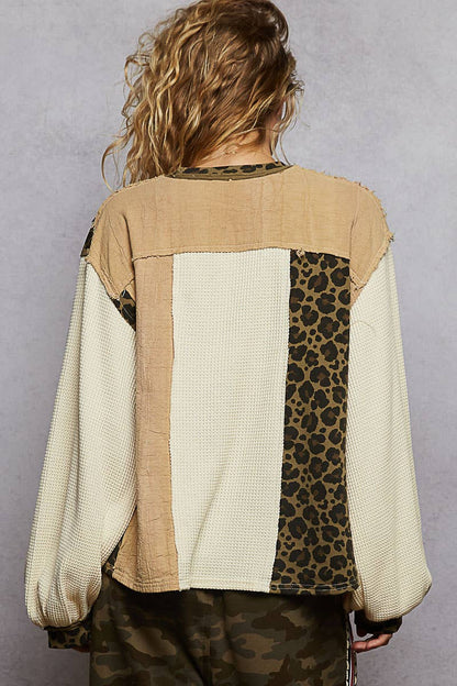 Pol Clothing - Round neck thermal printed contrast knit top