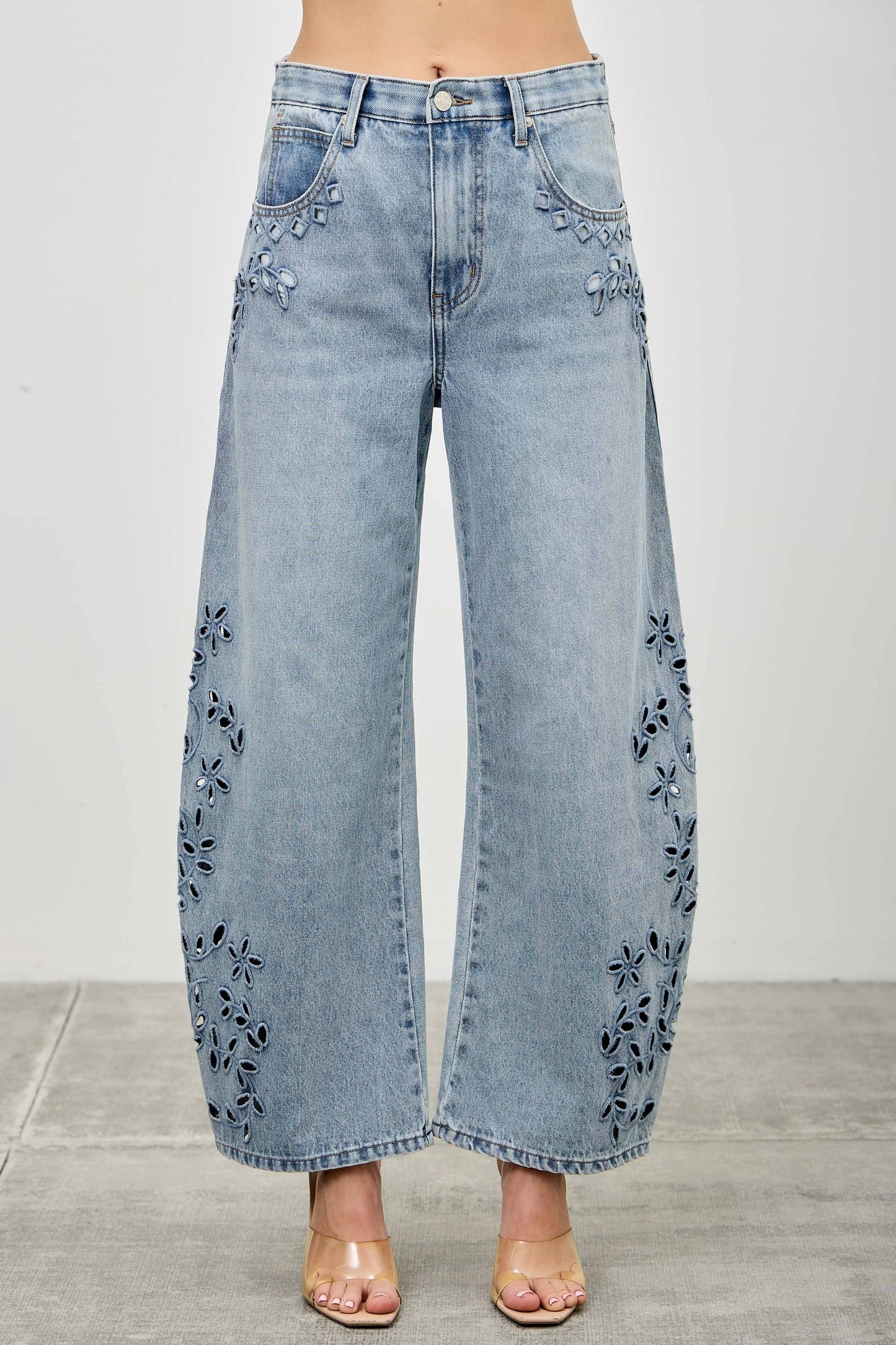 HIGH RISE LOW CURVE BARREL WITH EMBROIDERY Saige Denim