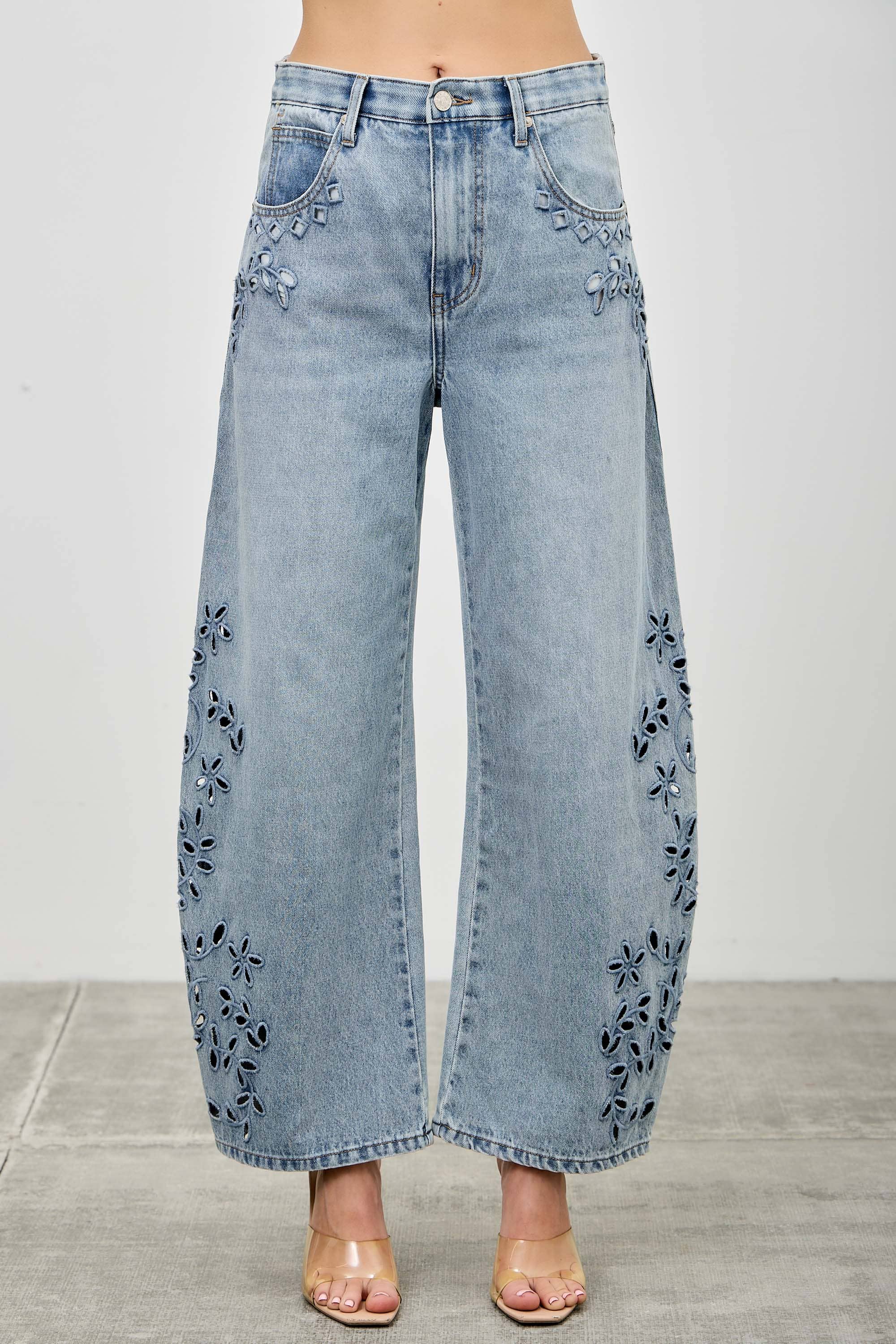 HIGH RISE LOW CURVE BARREL WITH EMBROIDERY Saige Denim