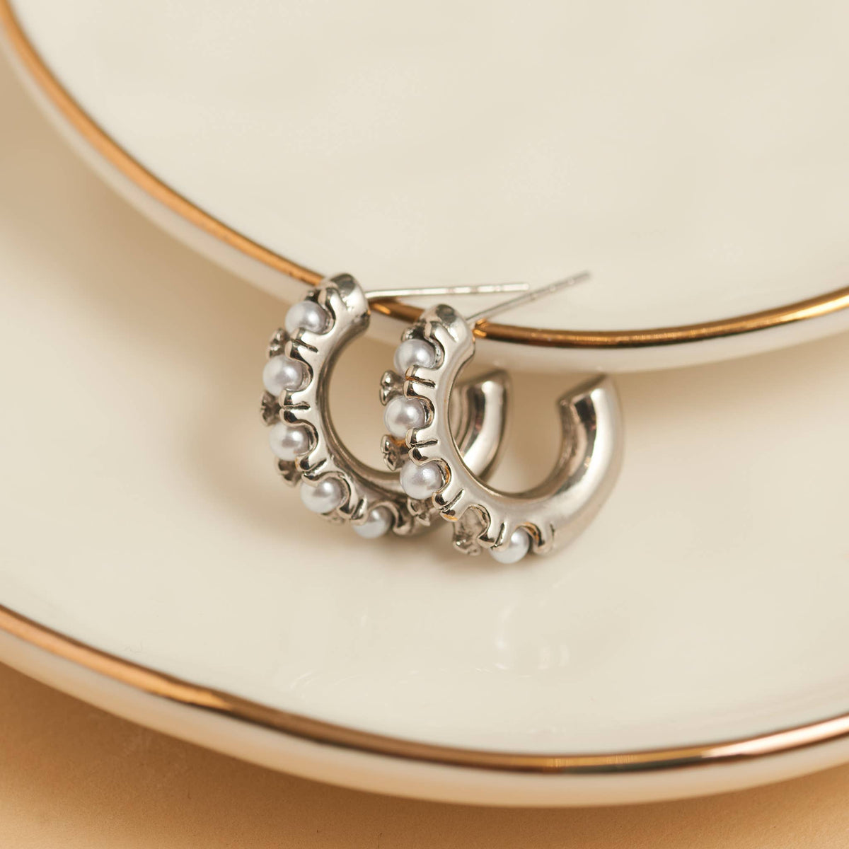 Howard's - Waterproof Earrings Pearl C-Hoop Gold & Stainless Steel