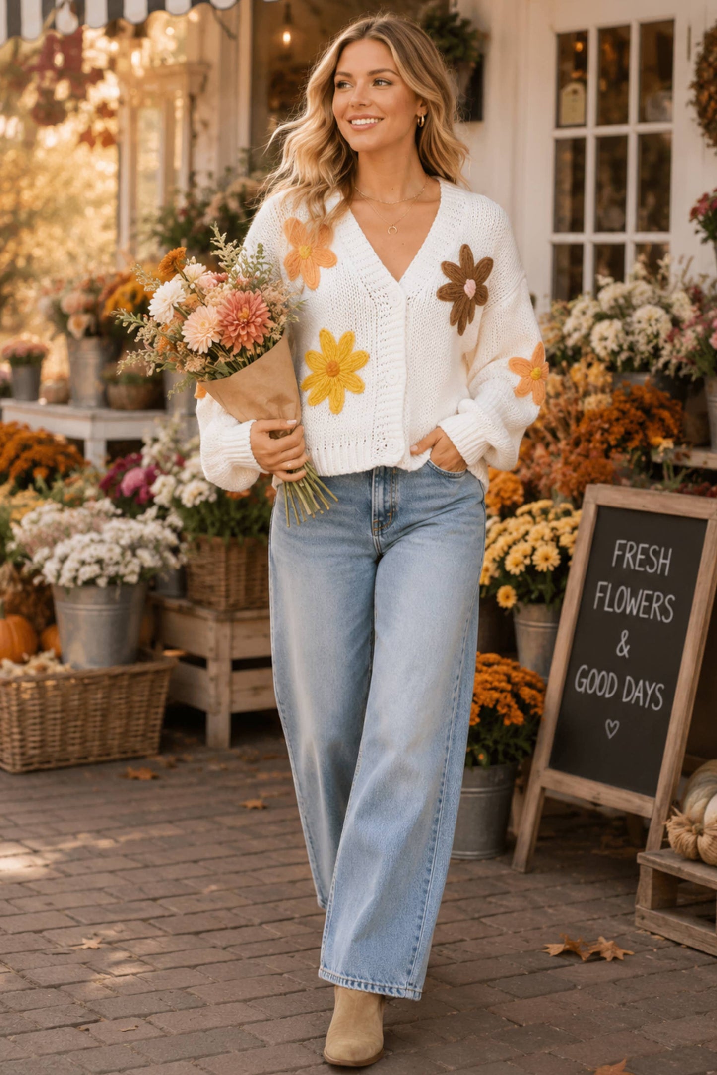 Main Strip - Flower Embroidered Cardigan