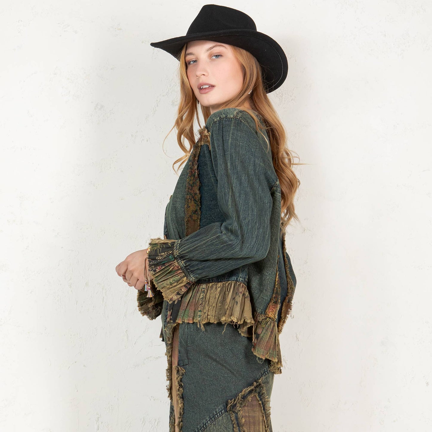 Western Boho Chic: Patch Pocket Cropped Denim Jacket