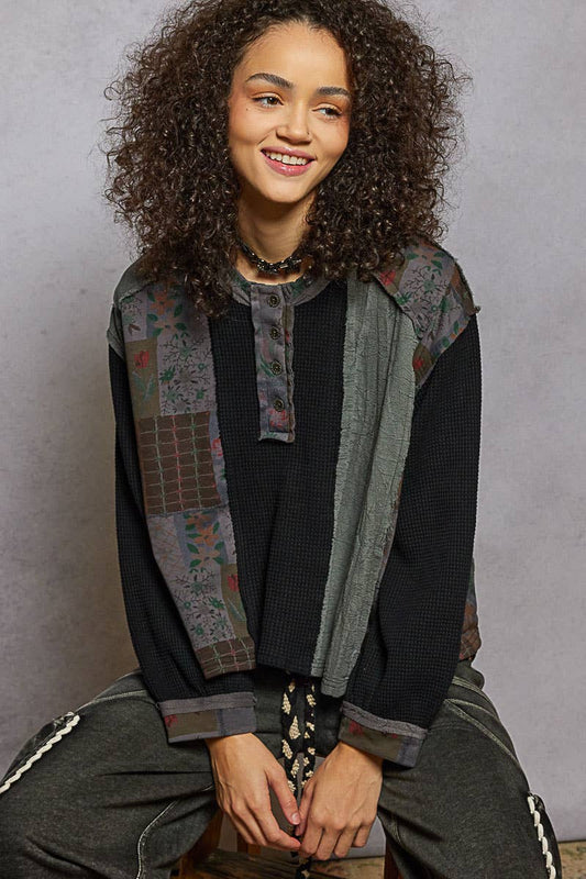 Pol Clothing - Round neck thermal printed contrast knit top