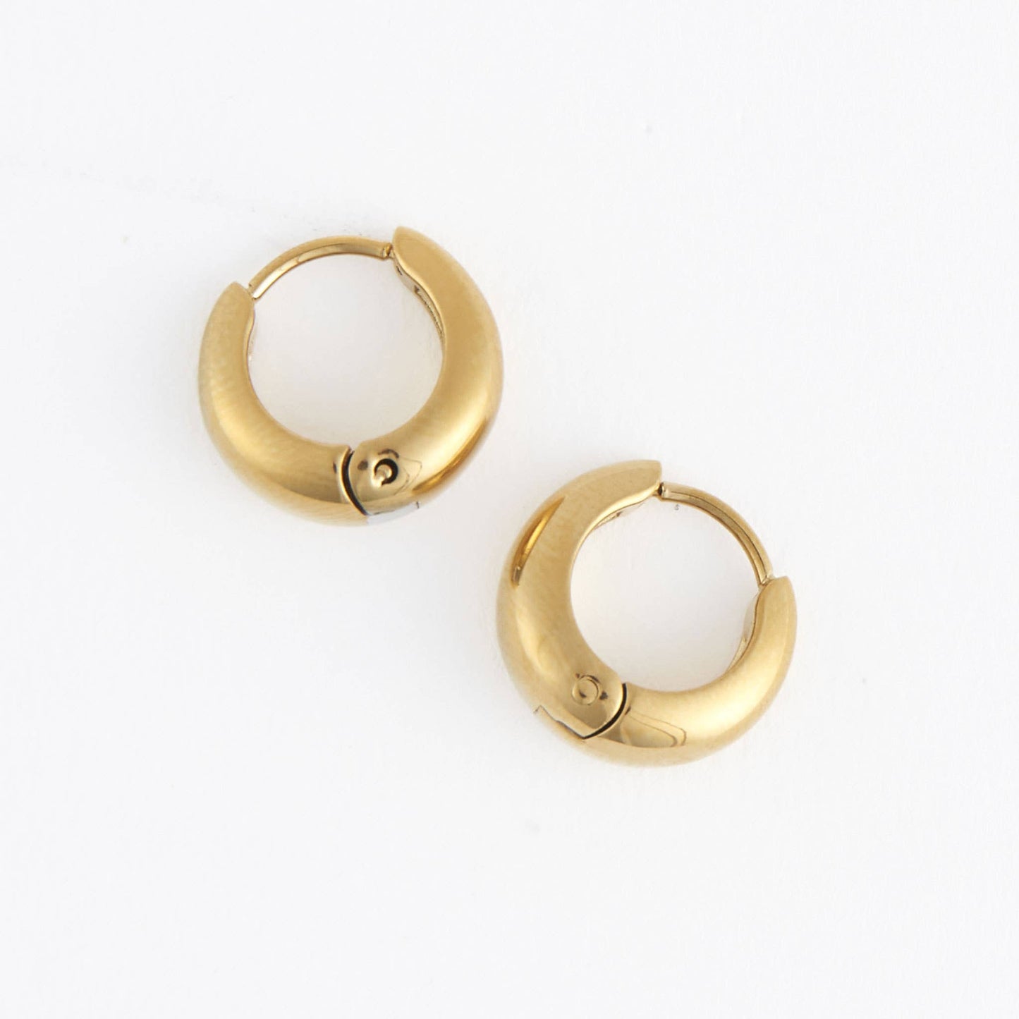 Howard's - Waterproof Earrings Hoop Graduated Huggie in Gold & Steel