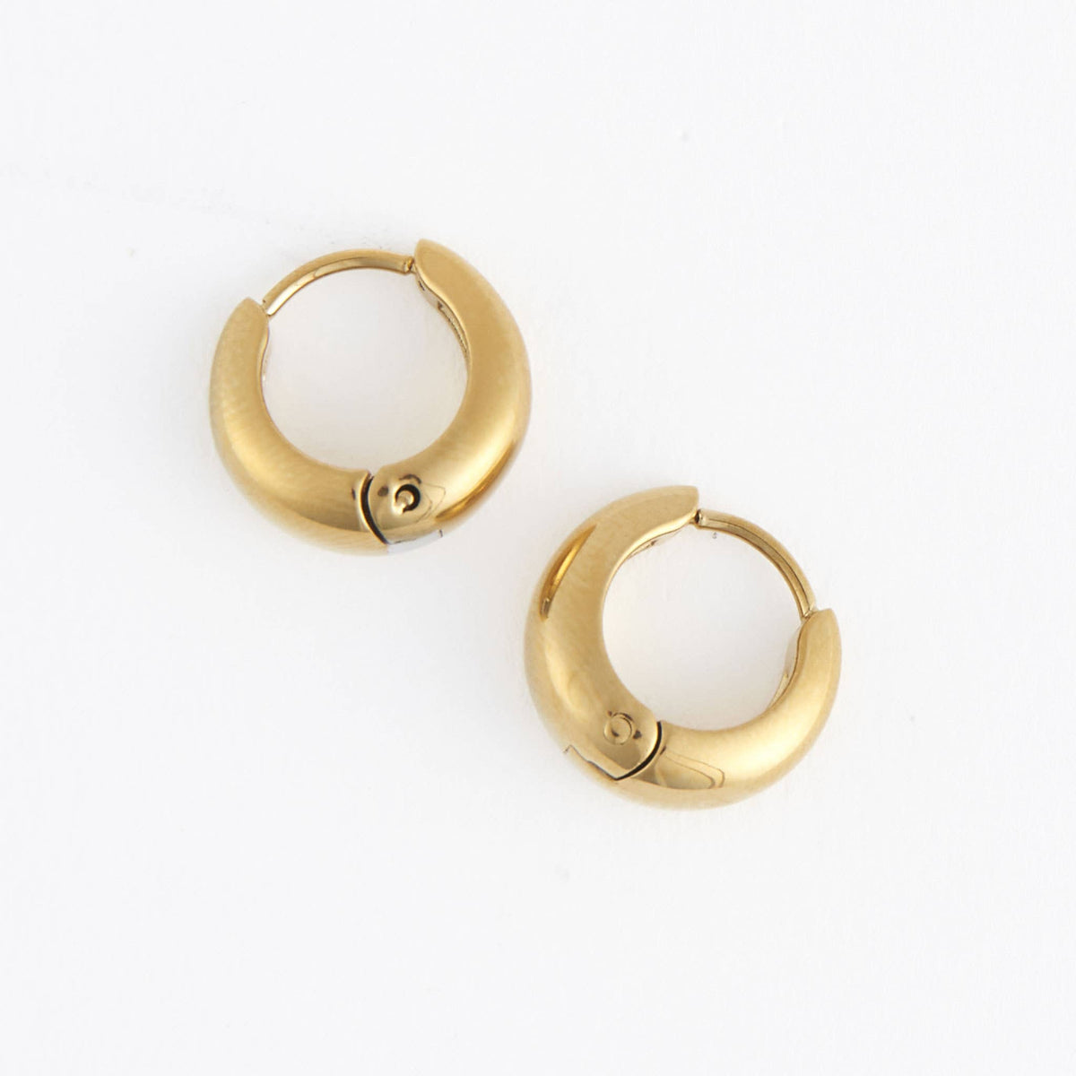 Howard's - Waterproof Earrings Hoop Graduated Huggie in Gold & Steel