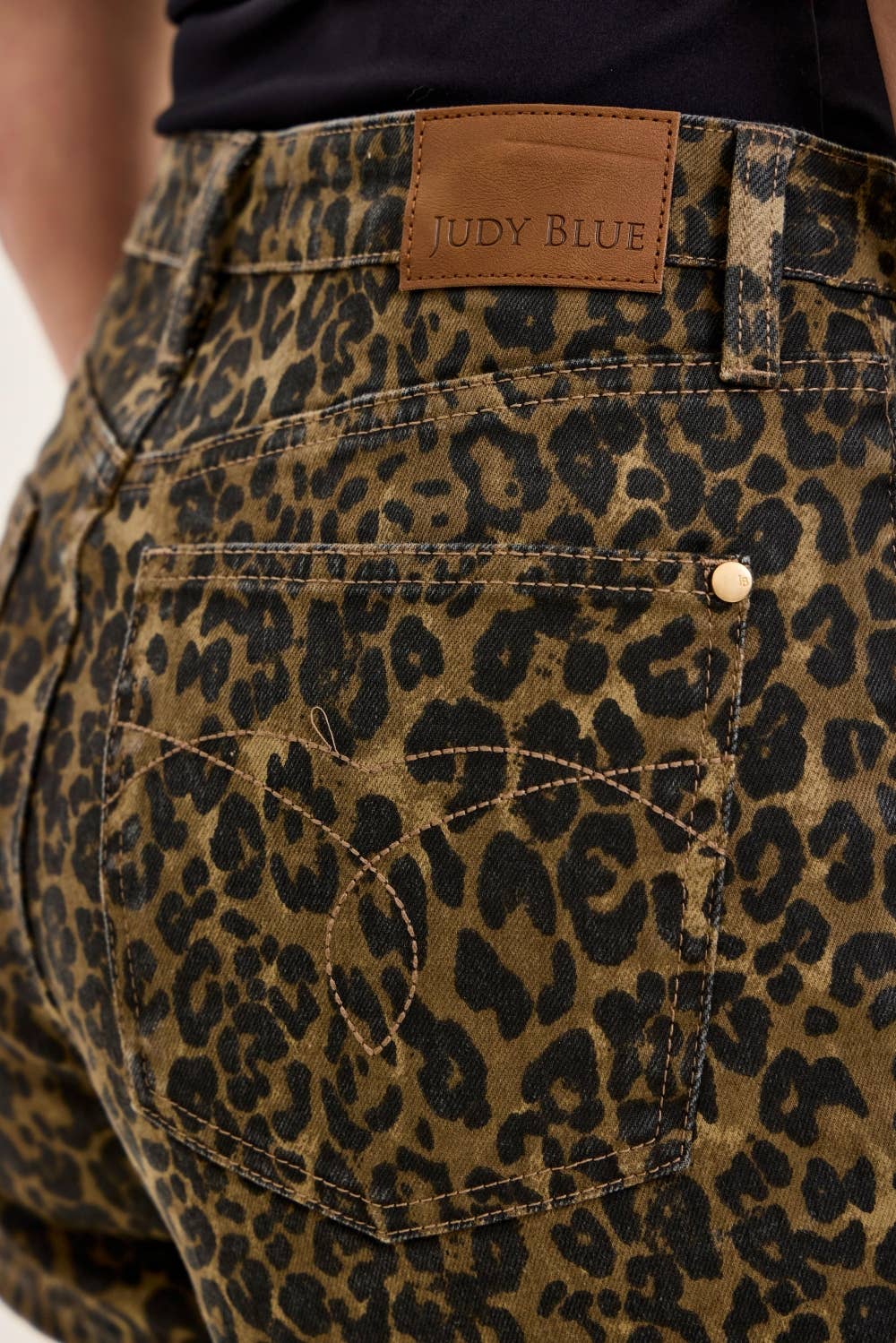 Judy Blue Jeans - HW R.M. Cut Off Leopard Print Short