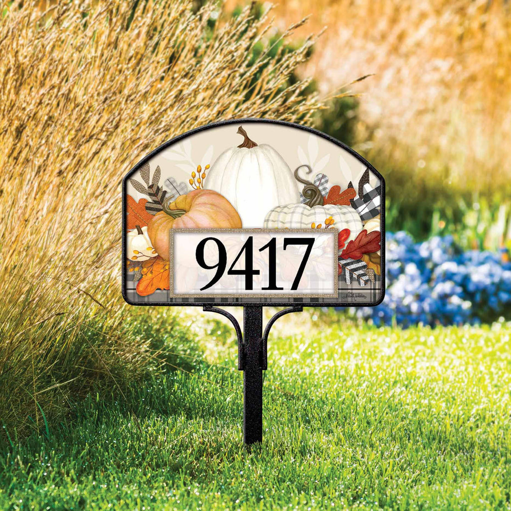 Studio M - Pumpkin Season Yard DeSign