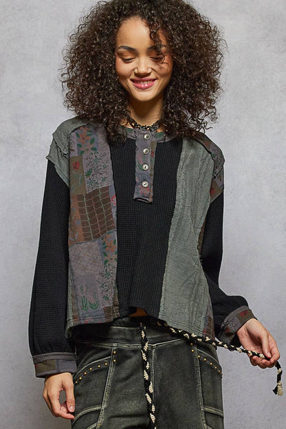 Pol Clothing - Round neck thermal printed contrast knit top