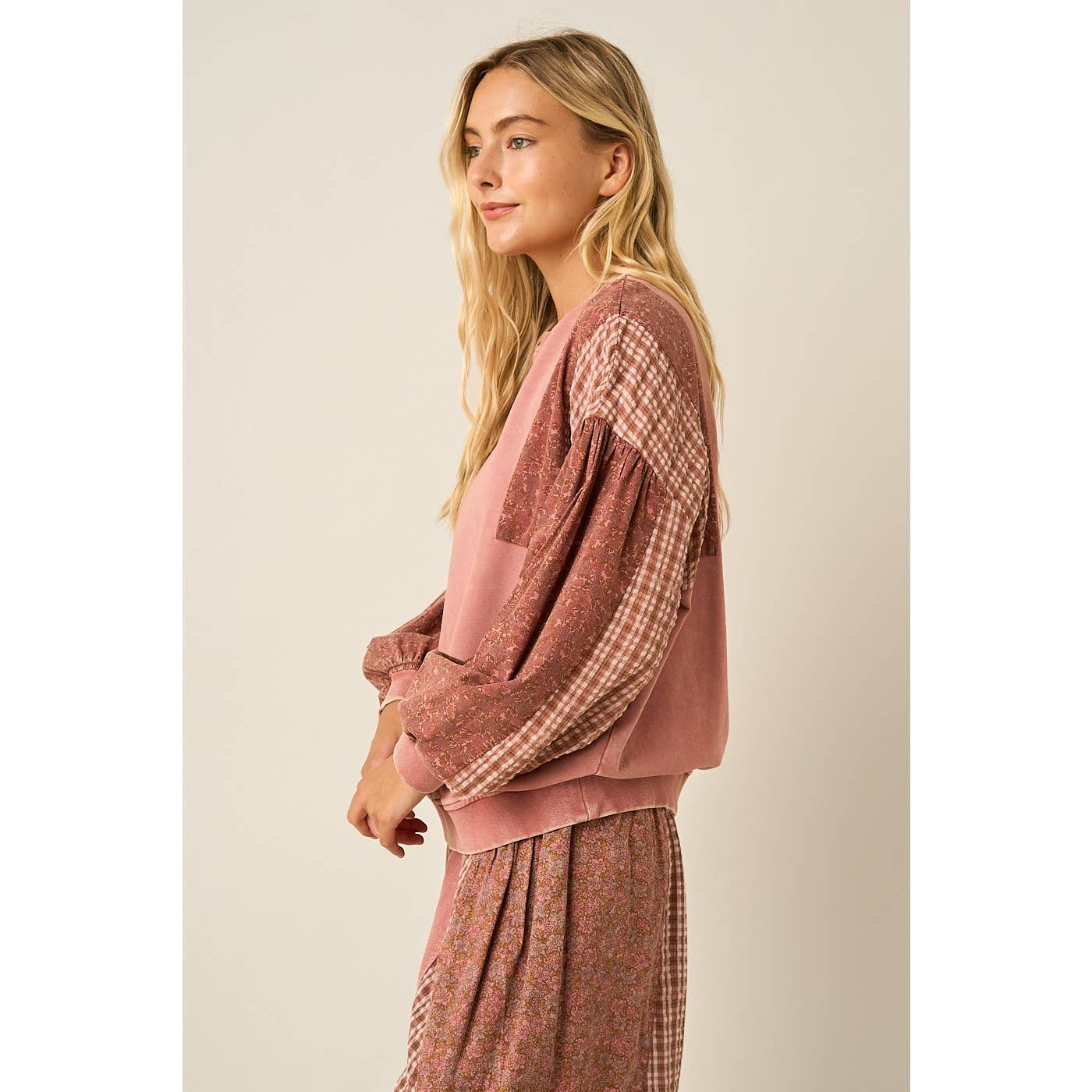 mittoshop - PATCHWORK SLEEVE MINERAL WASH CREW NECK SWEATSHIRT