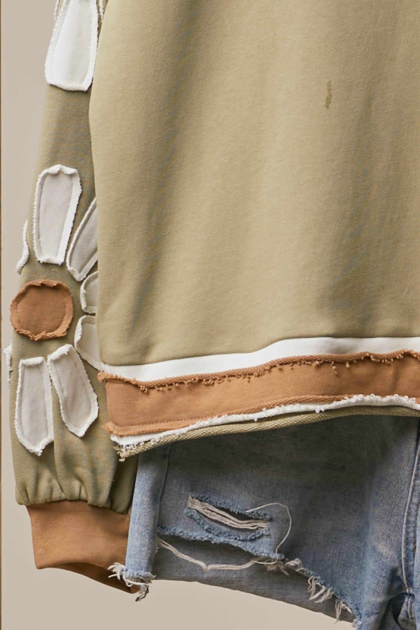 Mello. - Colorblock Daisy Graphic Top