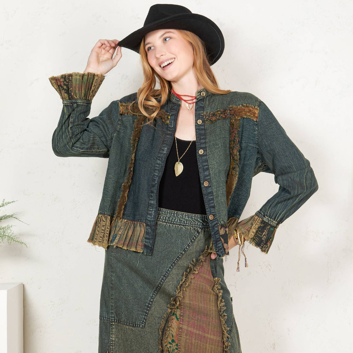 Western Boho Chic: Patch Pocket Cropped Denim Jacket