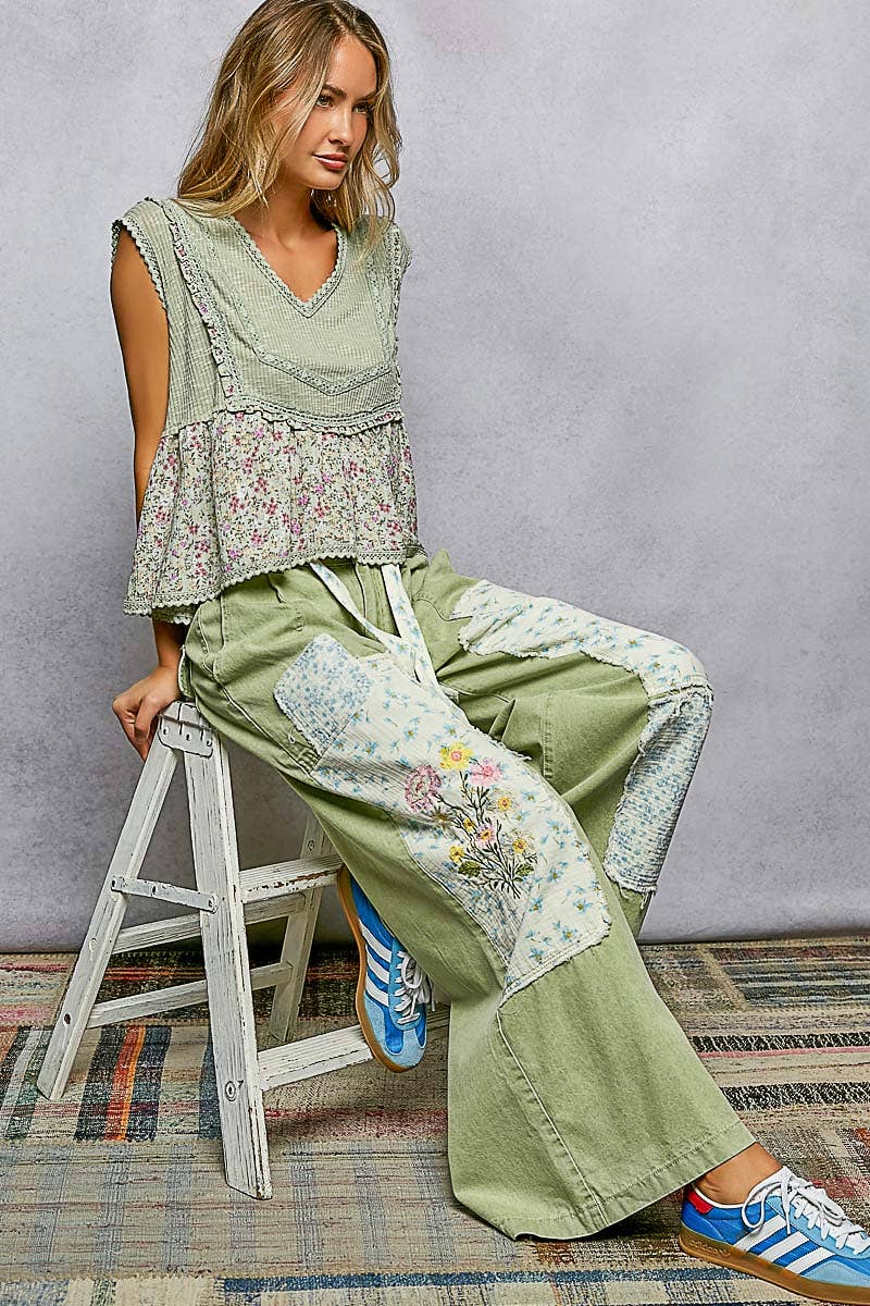 Pol Clothing - V-neck Floral Pattern Trim Ruffle Rib Knitted Sleeveless Top