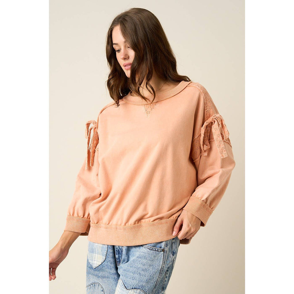BOW APPLIQUE LONG SLEEVE SWEATSHIRT