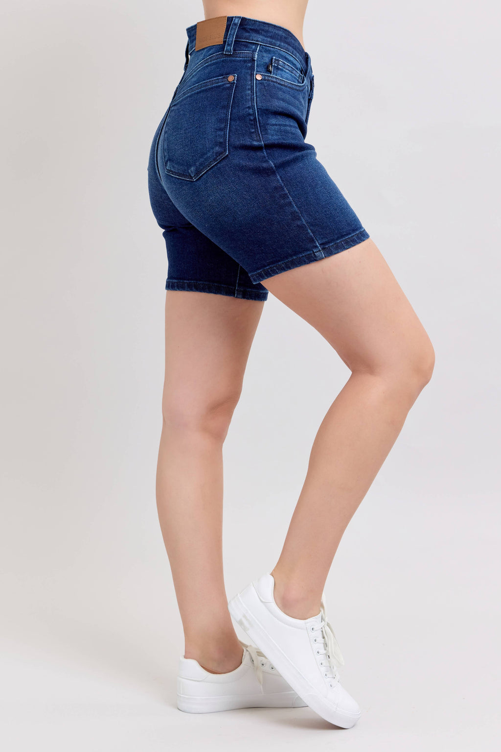Judy Blue Jeans - V-Front Dark Wash Bermuda