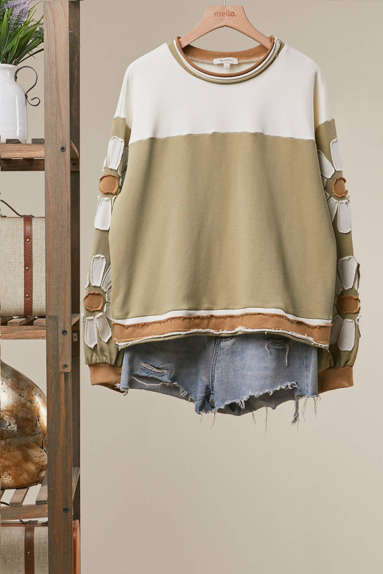 Mello. - Colorblock Daisy Graphic Top