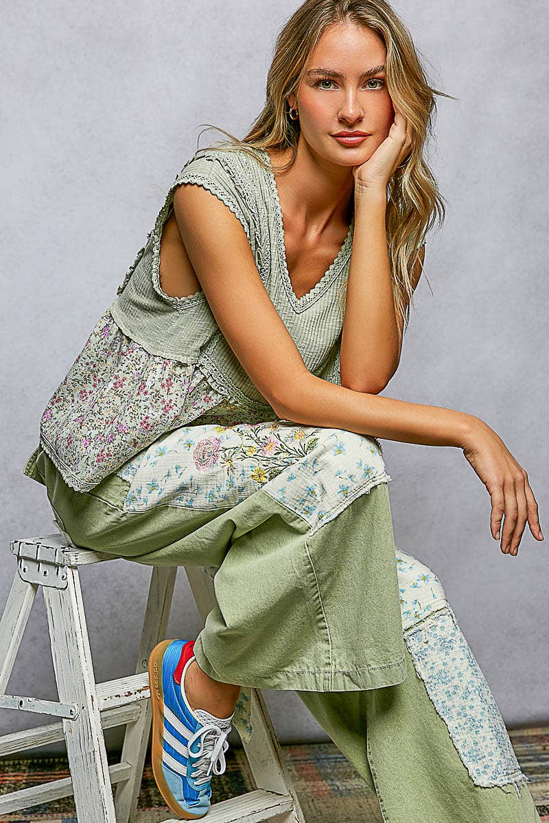 Pol Clothing - V-neck Floral Pattern Trim Ruffle Rib Knitted Sleeveless Top