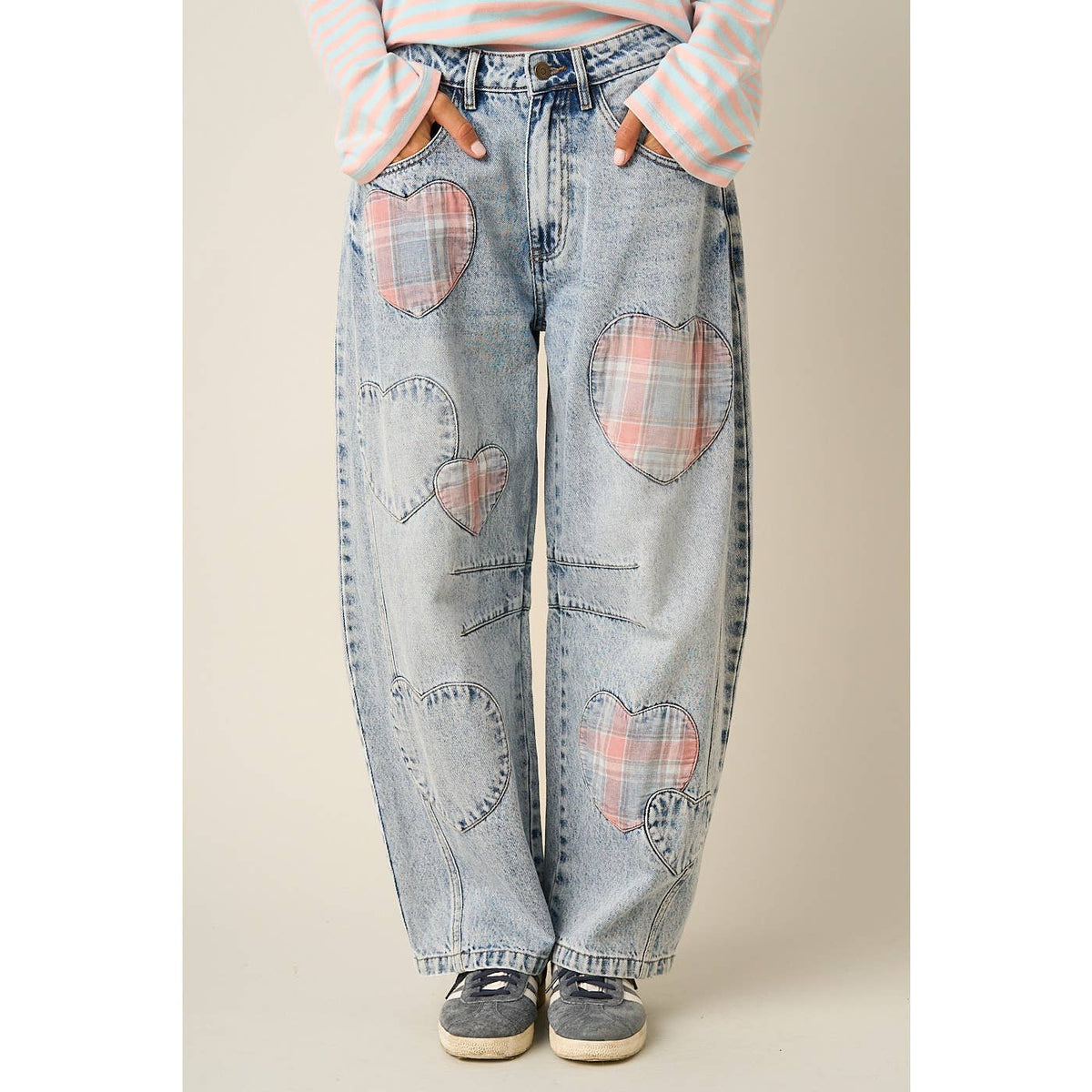 PLAID HEART PATCH BARREL LEG JEANS