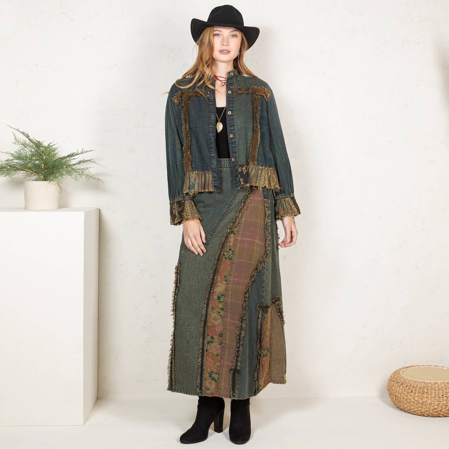 Western Boho Chic: Patch Pocket Cropped Denim Jacket