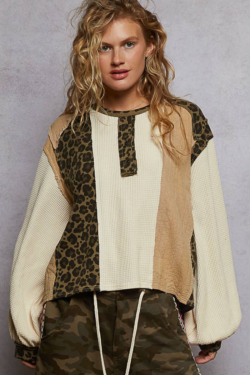 Pol Clothing - Round neck thermal printed contrast knit top
