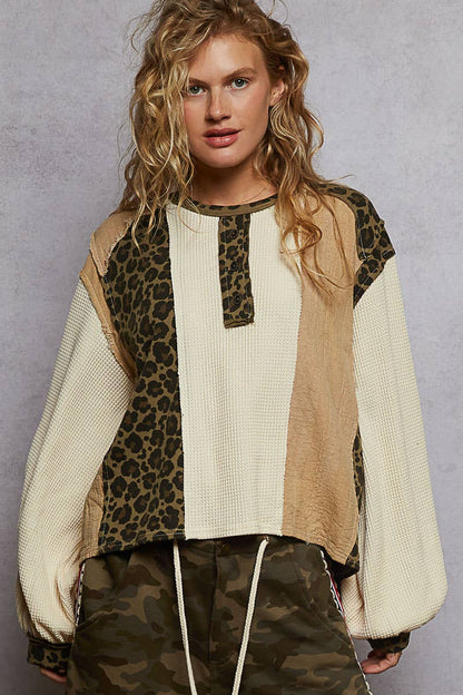 Pol Clothing - Round neck thermal printed contrast knit top