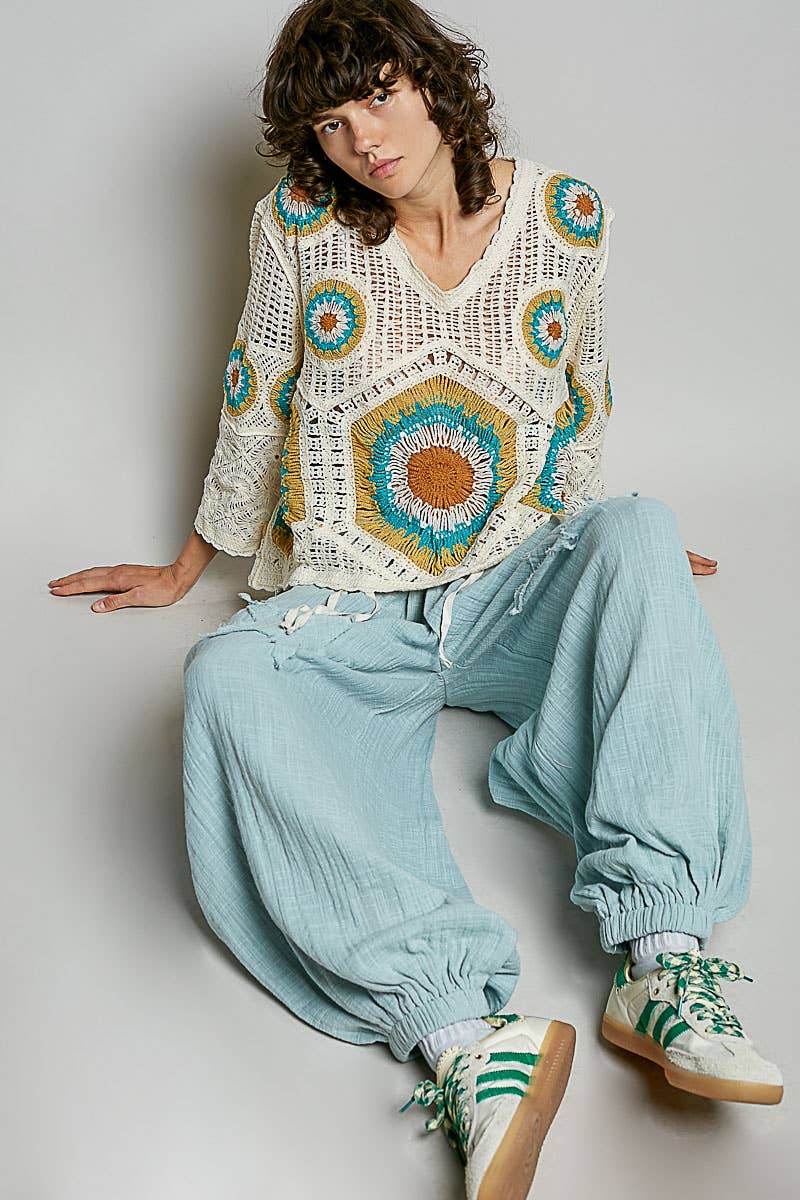 Pol Clothing - V-Neck Granny Circle Motif Scalloped Edge Crochet Top