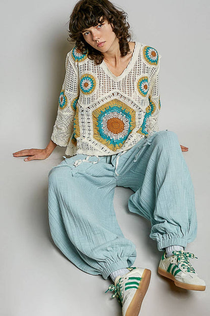 Pol Clothing - V-Neck Granny Circle Motif Scalloped Edge Crochet Top
