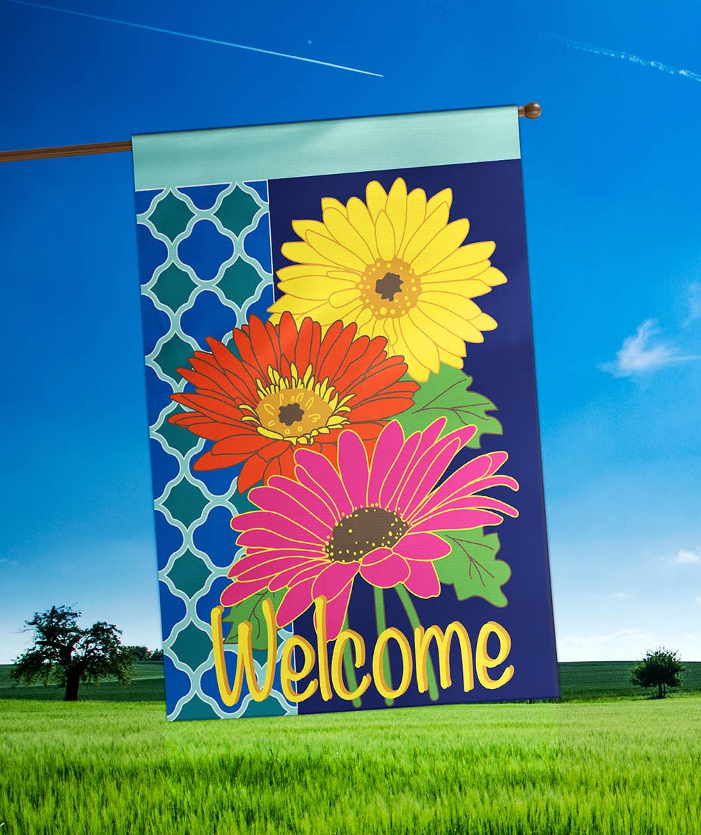 Magnolia - House Flag Gerber Daisies - Welcome
