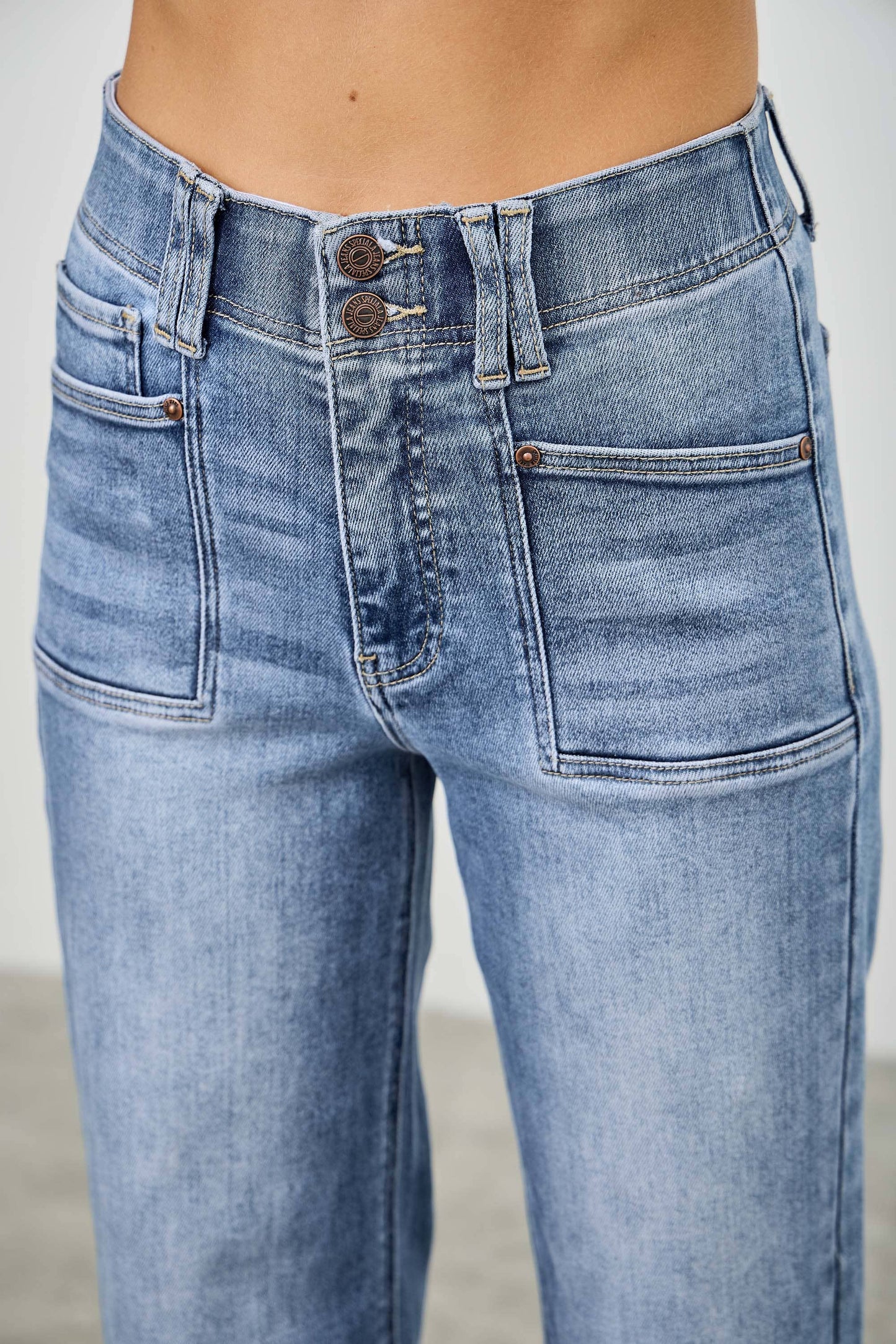 HIGH RISE CROP STRAIGHT WITH DOUBLE BUTTON SAIGE DENIM