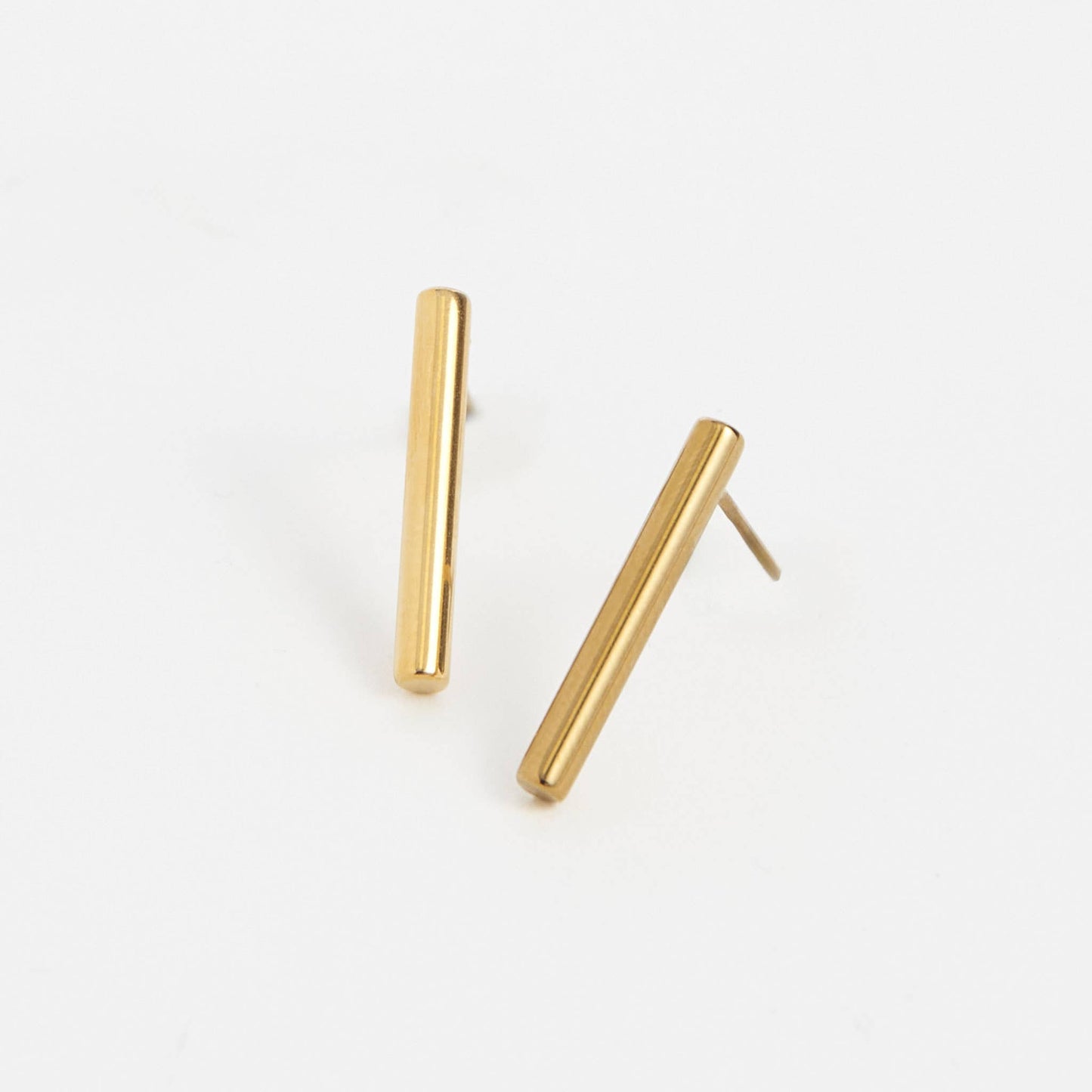 Howard's - Waterproof Earrings 18mm Bar Studs in Gold & Stainless Steel