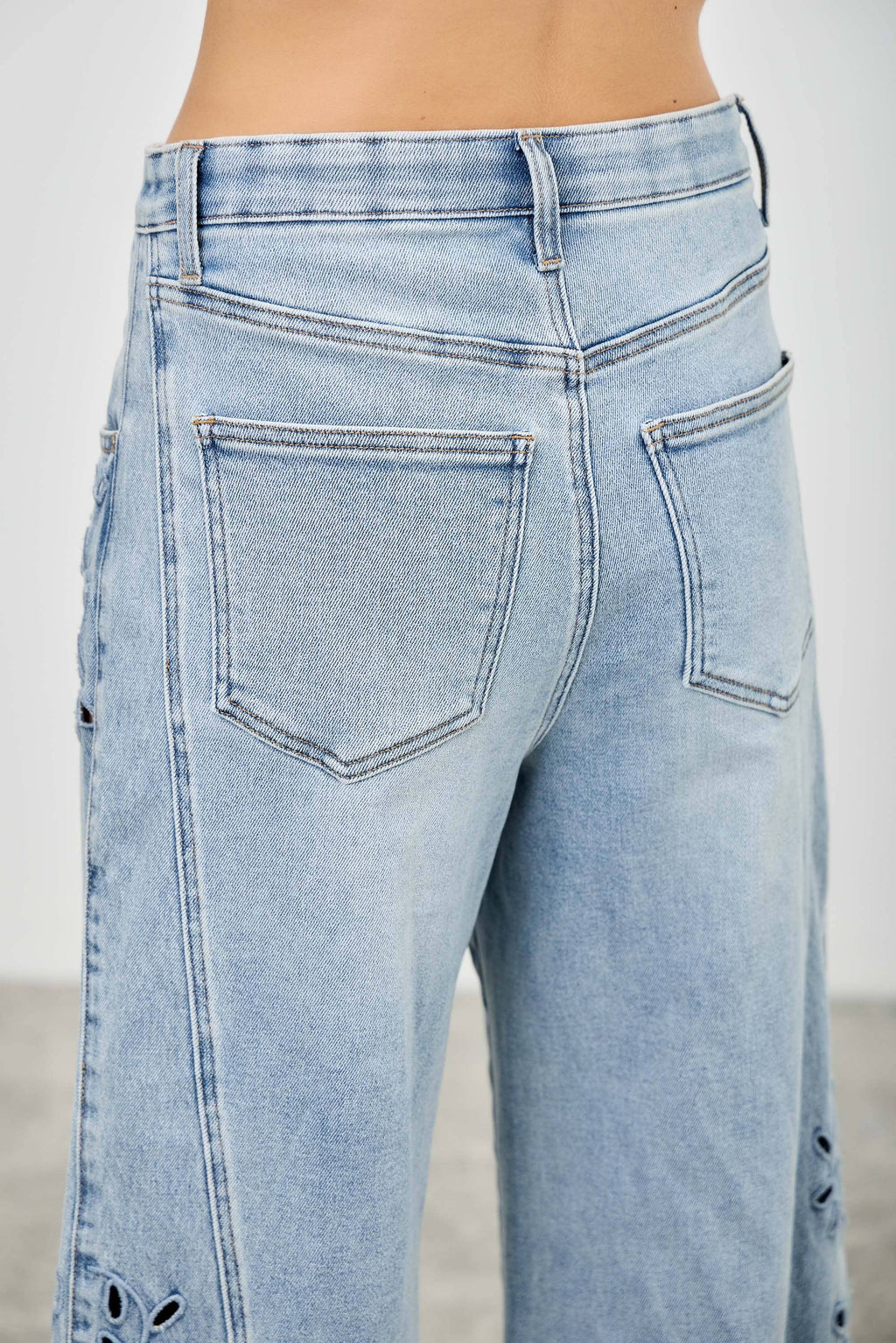 HIGH RISE LOW CURVE BARREL WITH EMBROIDERY Saige Denim