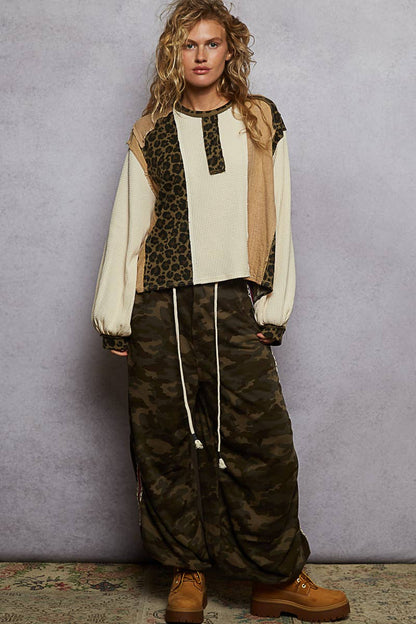 Pol Clothing - Round neck thermal printed contrast knit top