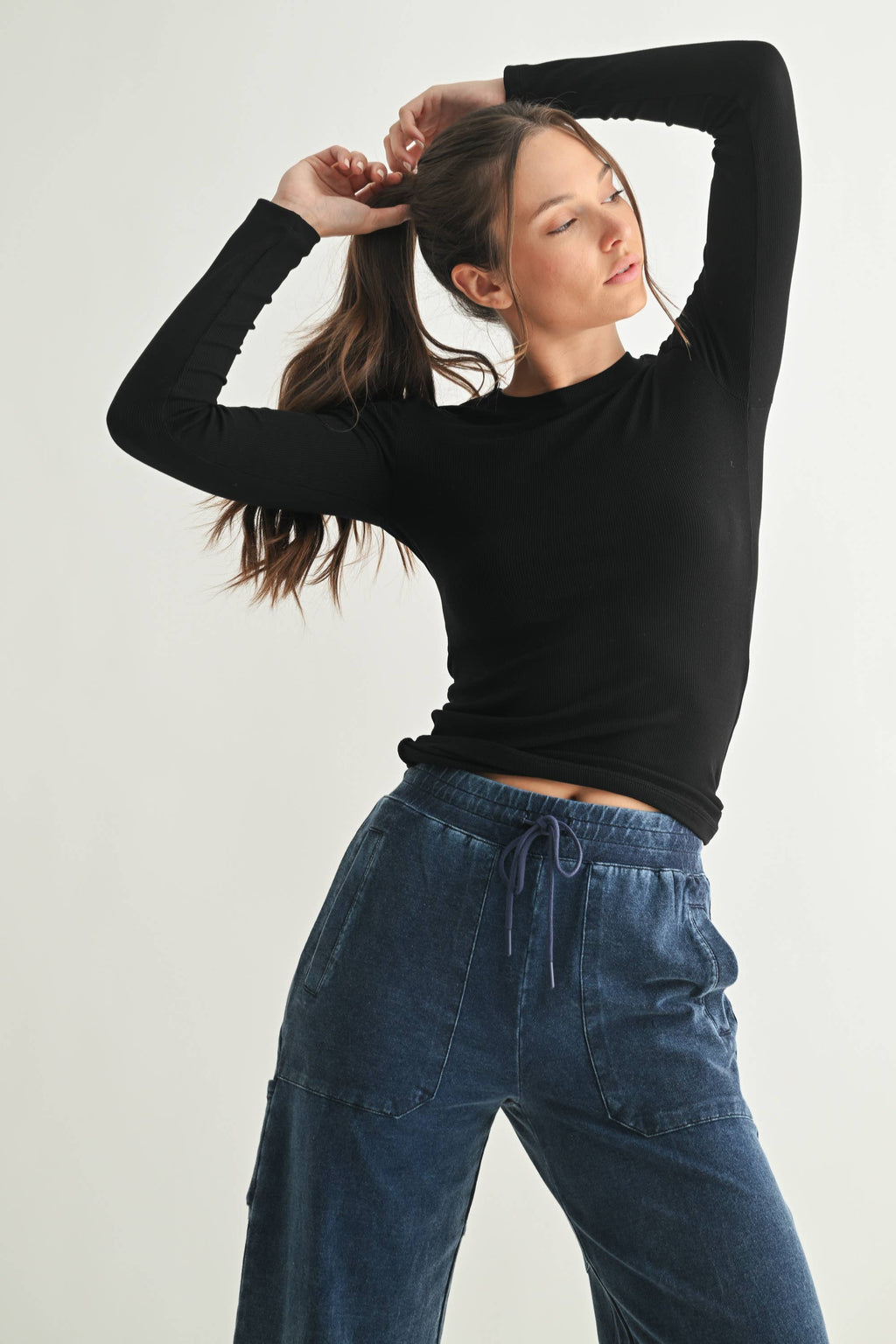 Essential Long-Sleeved Micro-Ribbed Athleisure Top Mono-B