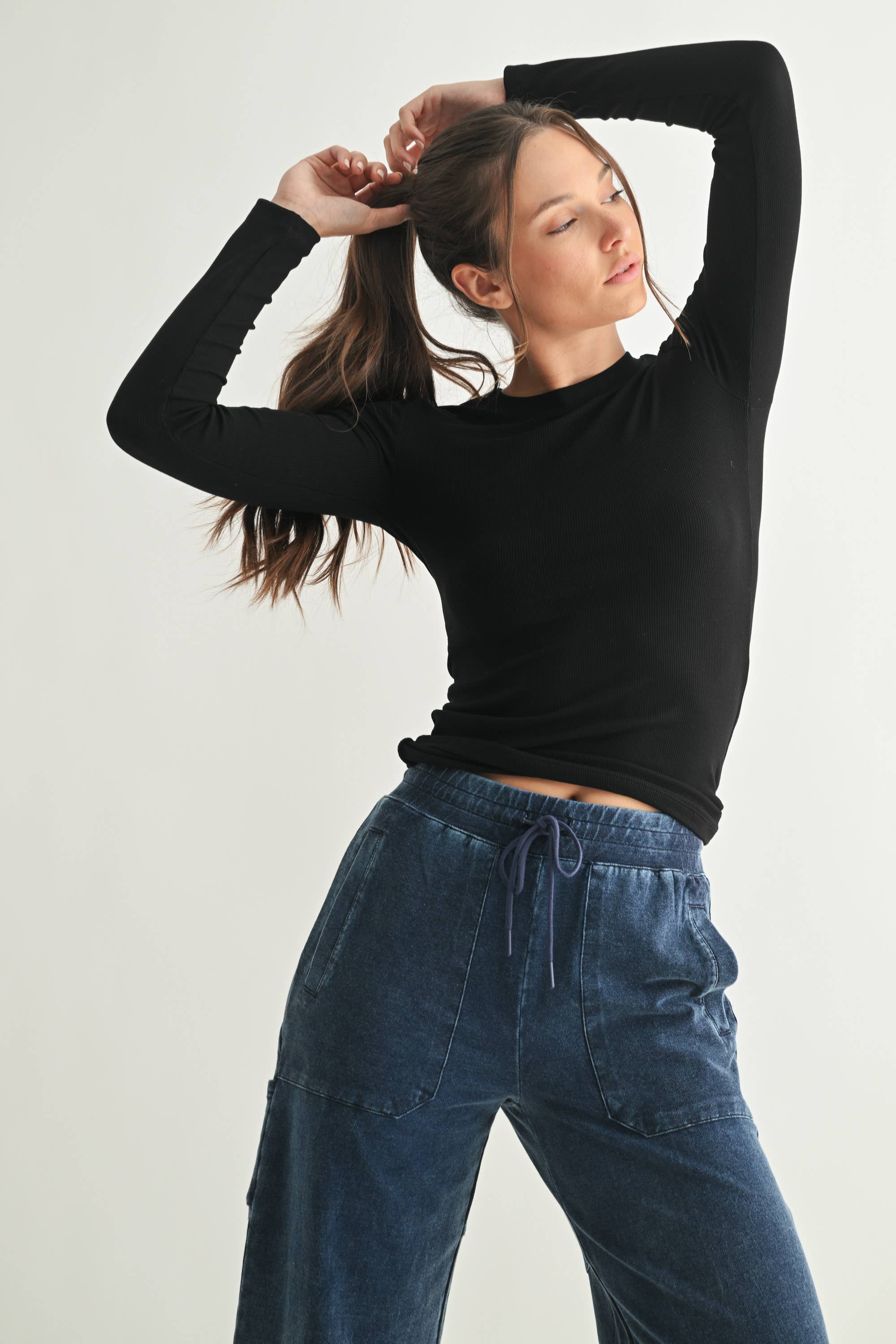 Essential Long-Sleeved Micro-Ribbed Athleisure Top Mono-B
