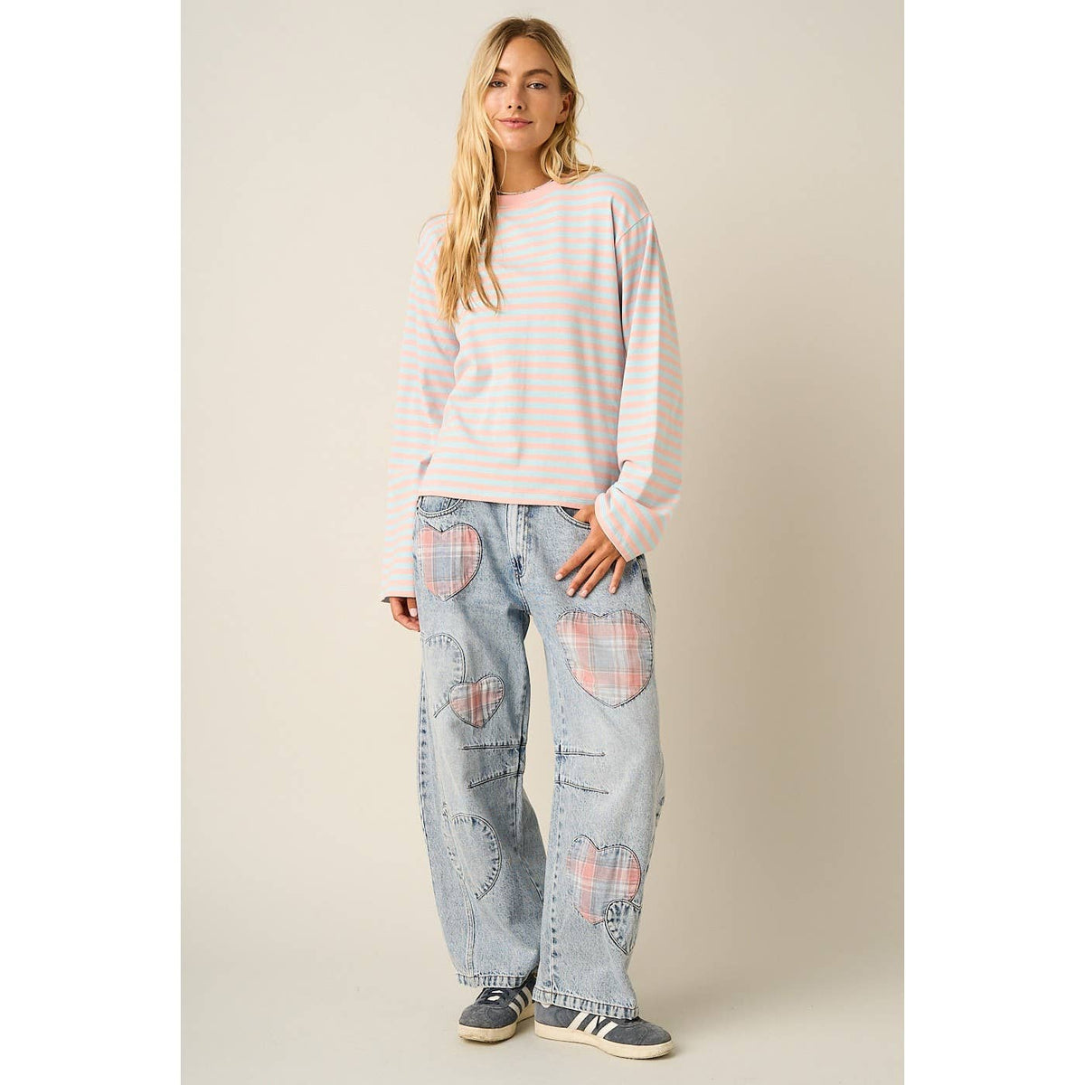 PLAID HEART PATCH BARREL LEG JEANS