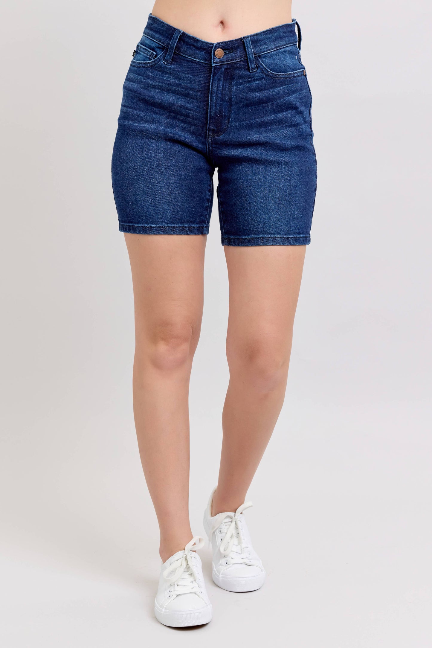 Judy Blue Jeans - V-Front Dark Wash Bermuda