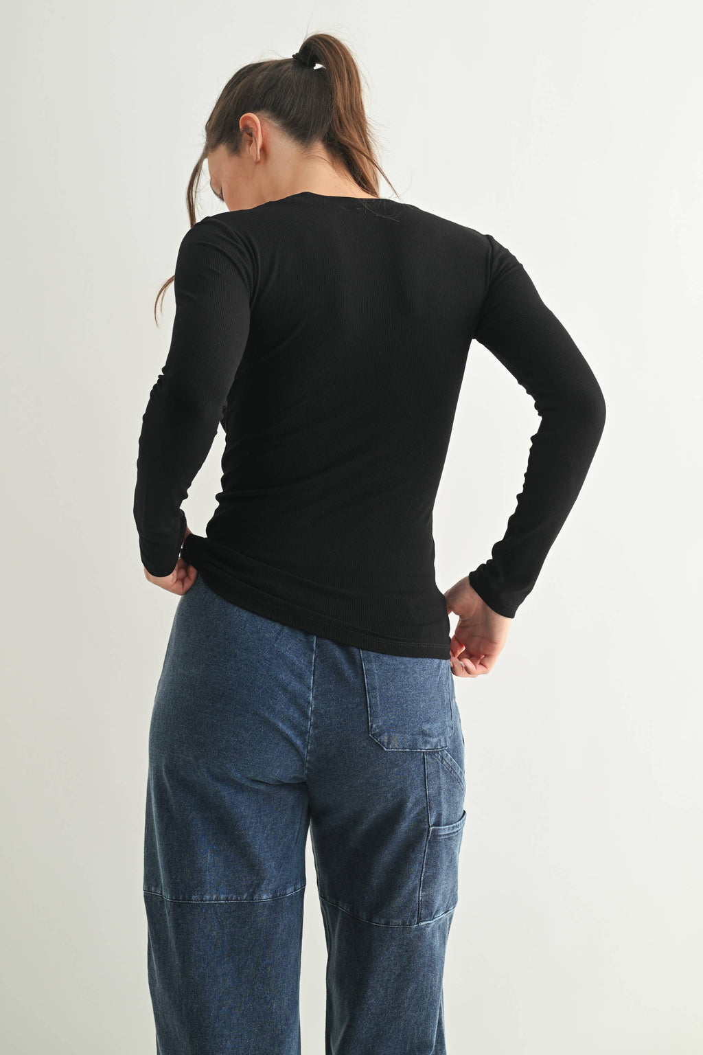 Essential Long-Sleeved Micro-Ribbed Athleisure Top Mono-B