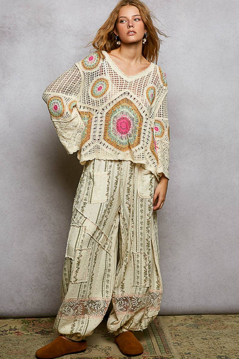 Pol Clothing - V-Neck Granny Circle Motif Scalloped Edge Crochet Top