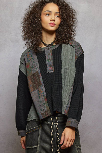 Pol Clothing - Round neck thermal printed contrast knit top