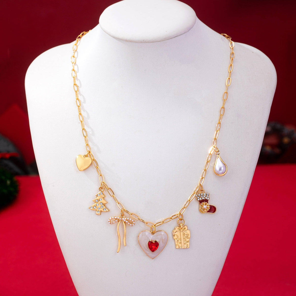 JOSSLYN by wall to wall - Christmas Holiday Charm Paperclip Necklace | 80N93399