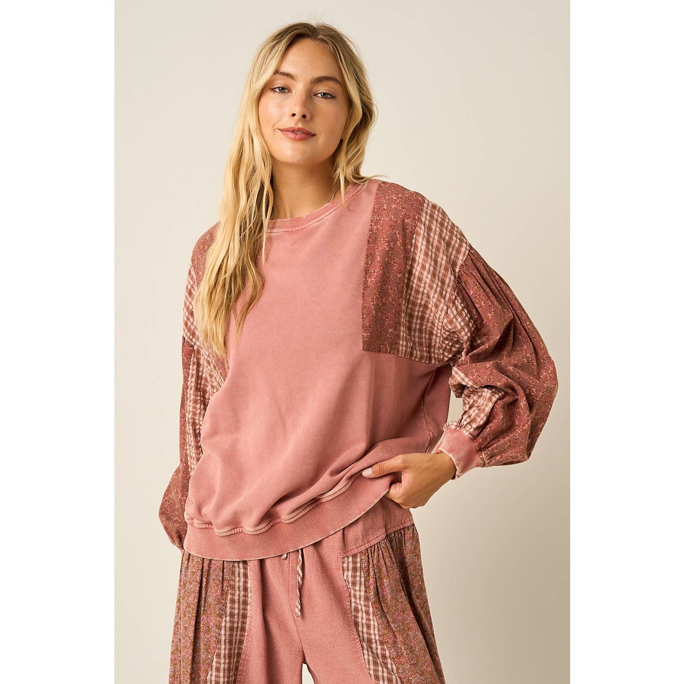 mittoshop - PATCHWORK SLEEVE MINERAL WASH CREW NECK SWEATSHIRT