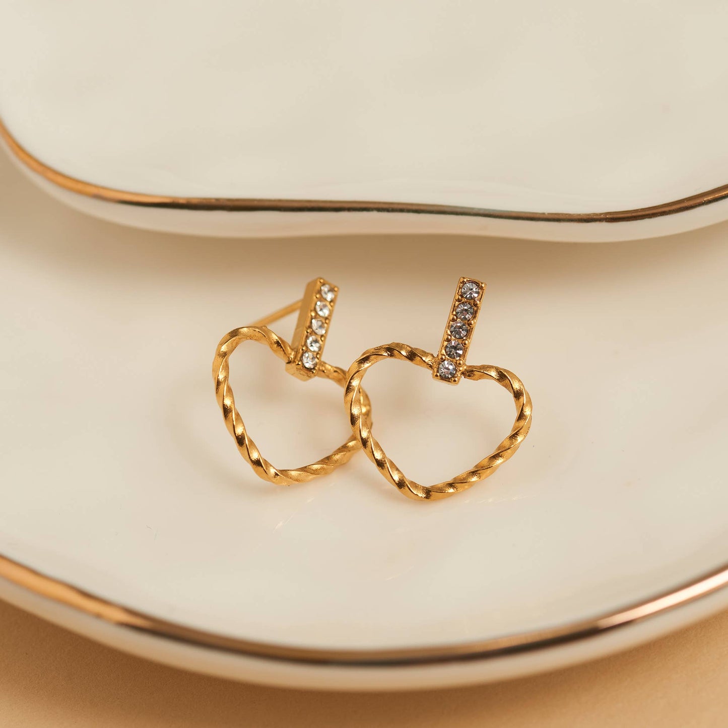 Howard's - Waterproof Earrings Narelle Heart Outline Bar Studs